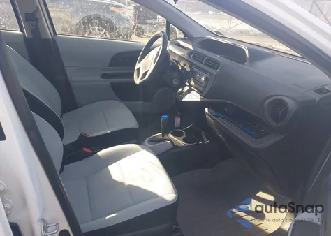 2013 Toyota Prius C One из США, поврежденный, VIN JTDKDTB30D1048233